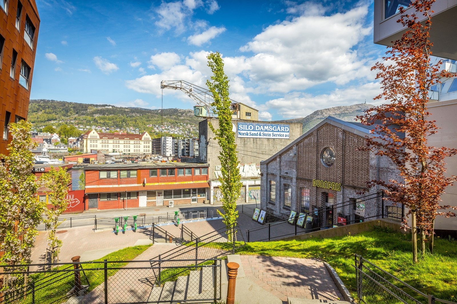Bunnpris ligger rett nedenfor leiligheten. Galleribilde