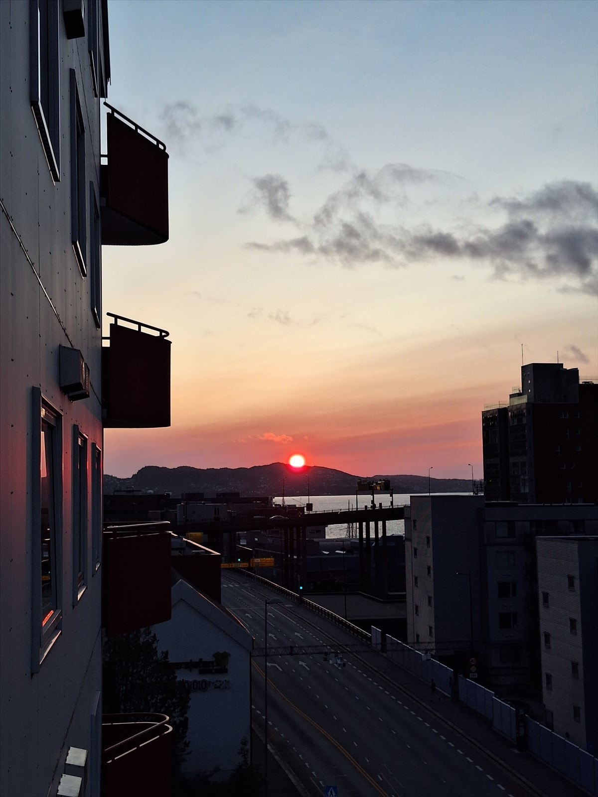 Kveldssolen kommer tilbake på den ytterste balkongen. Privat bilde fra selger Galleribilde