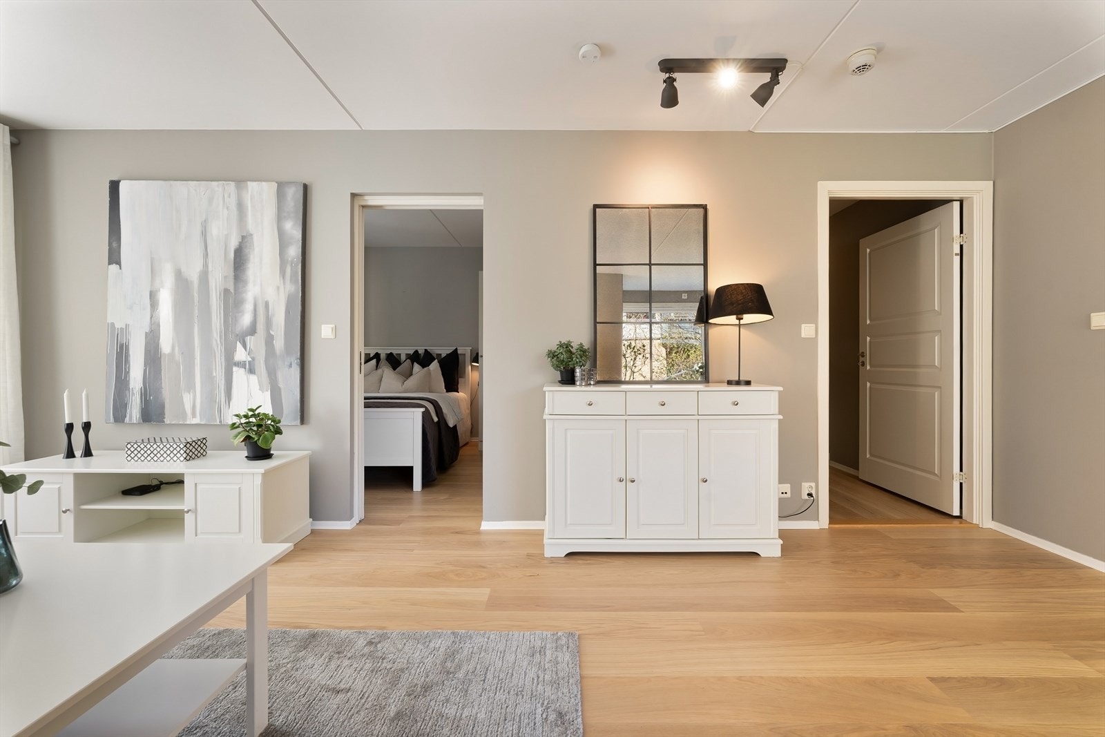 En-stavs eikeparkett på gulv (fra 2024) i alle oppholdsrom Galleribilde