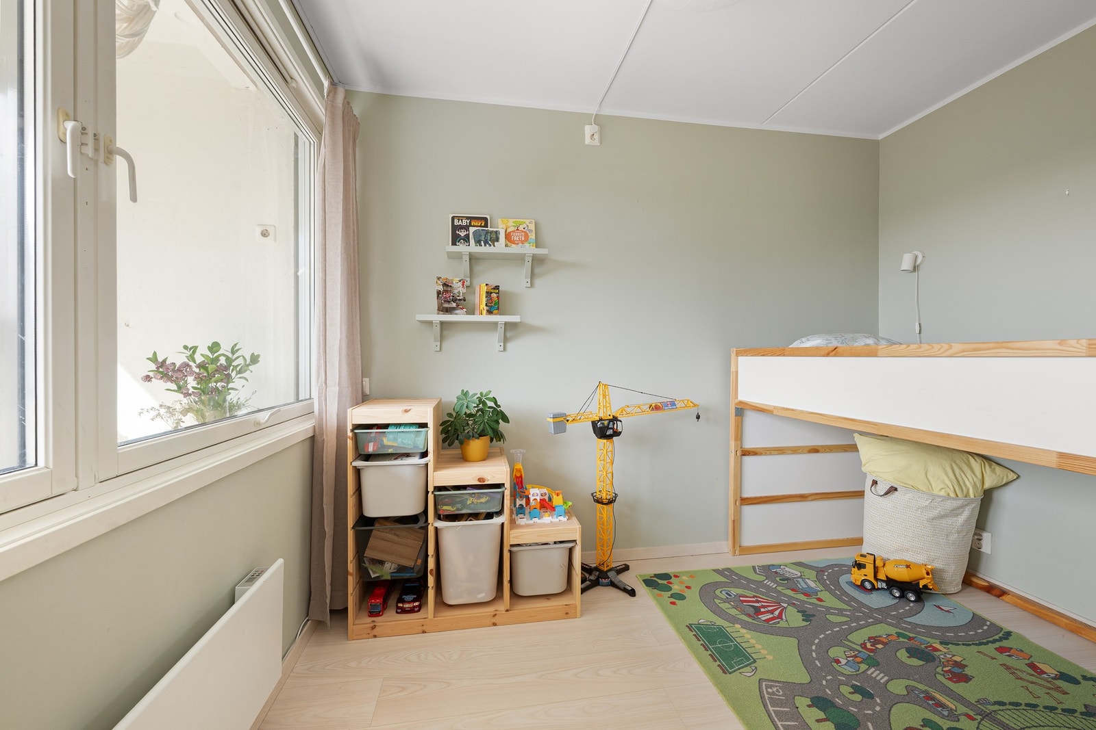 Praktisk soverom som egner seg godt som barnerom eller gjesterom. Galleribilde