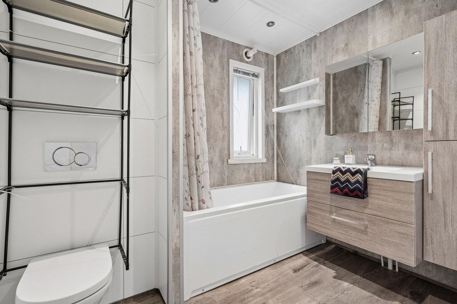 Moderne uttrykk med lyse og glatte overflater. Galleribilde