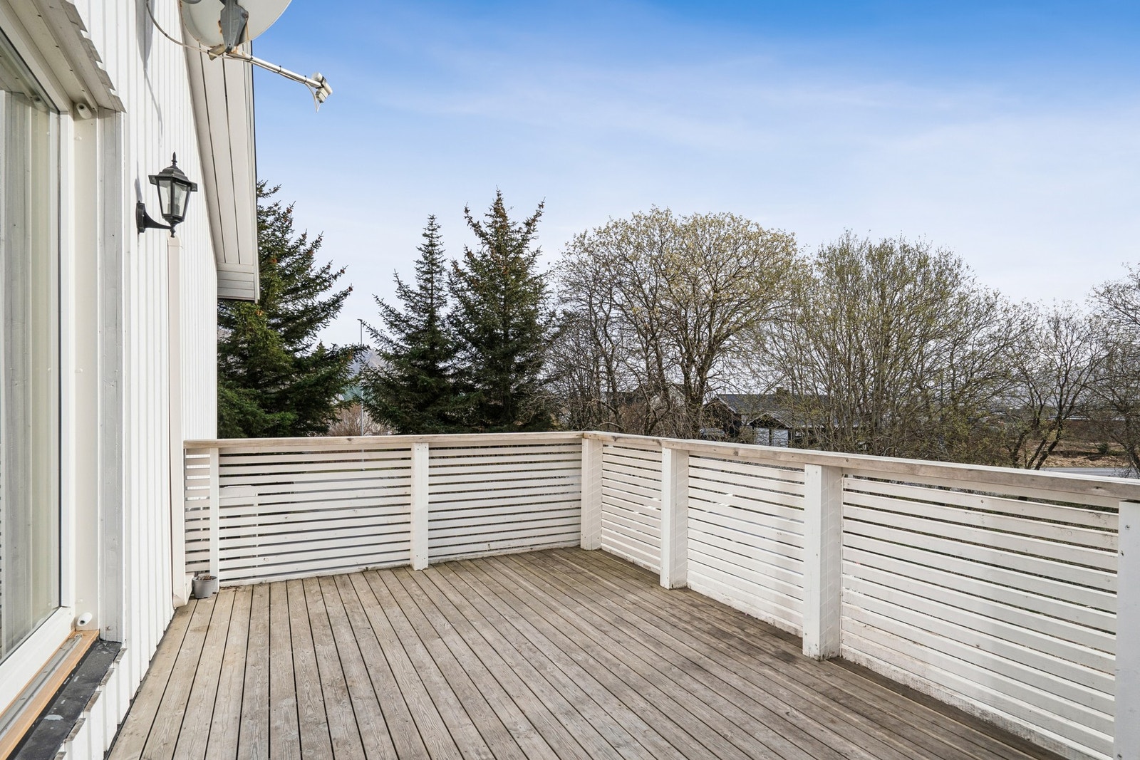 Veranda med svært gode solforhold. Galleribilde