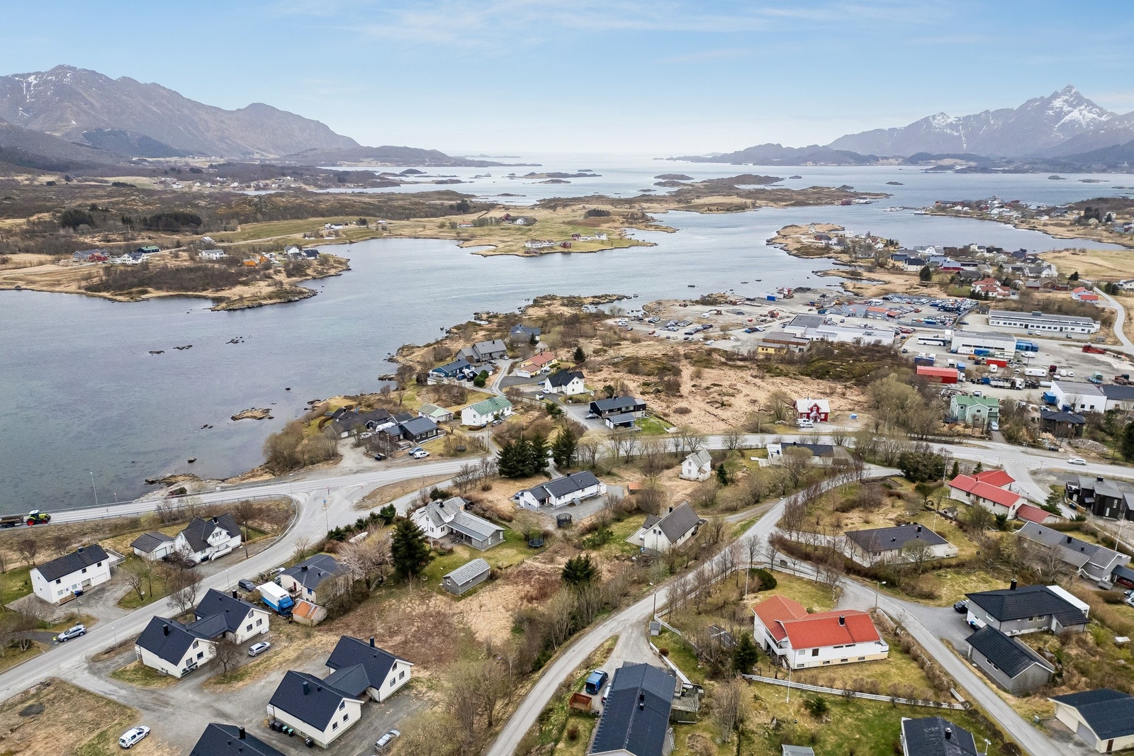 Rolig og barnevennlig nabolag, med kort avstand til både skole og barnehage. Galleribilde