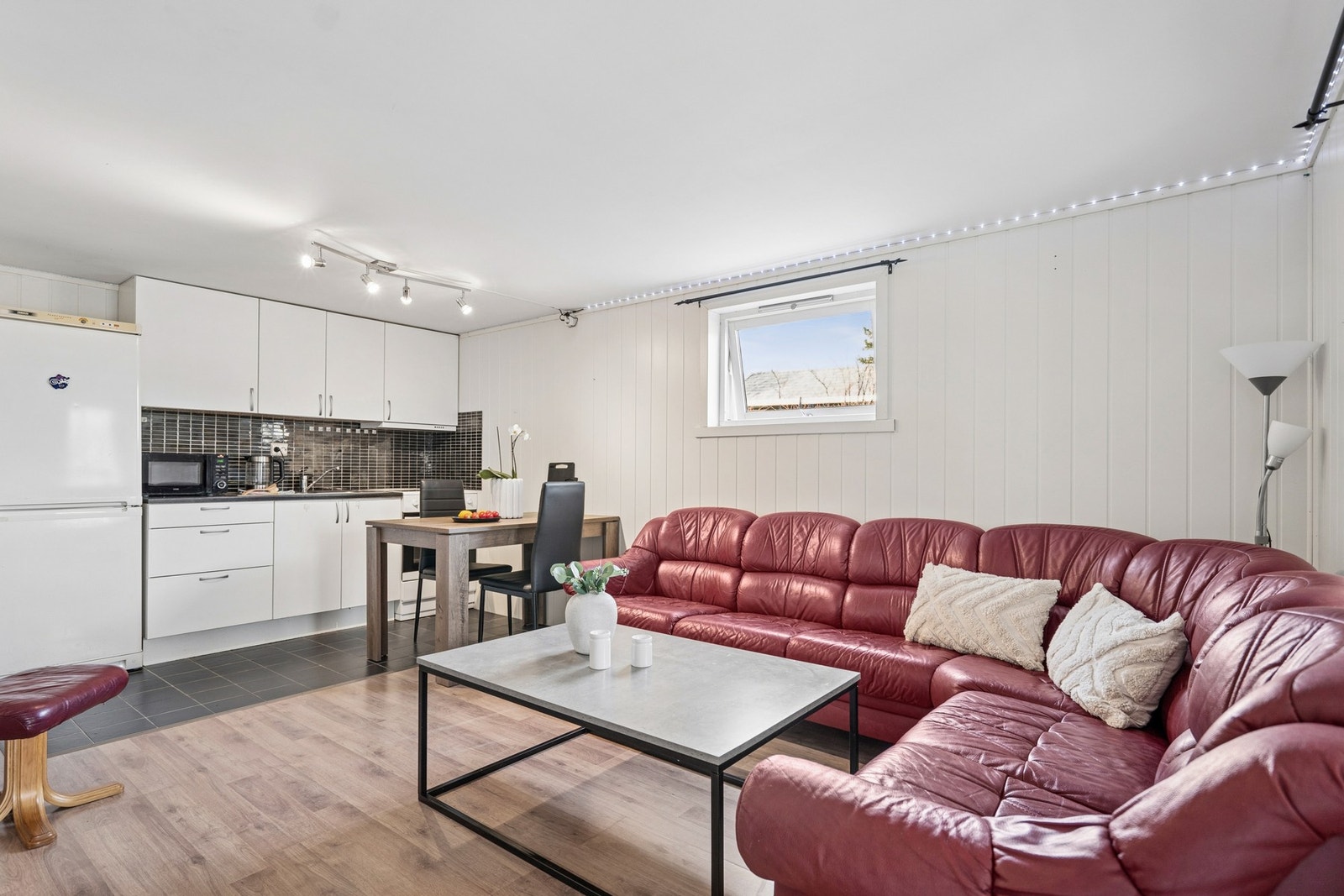 God plass til sittegruppe. Galleribilde