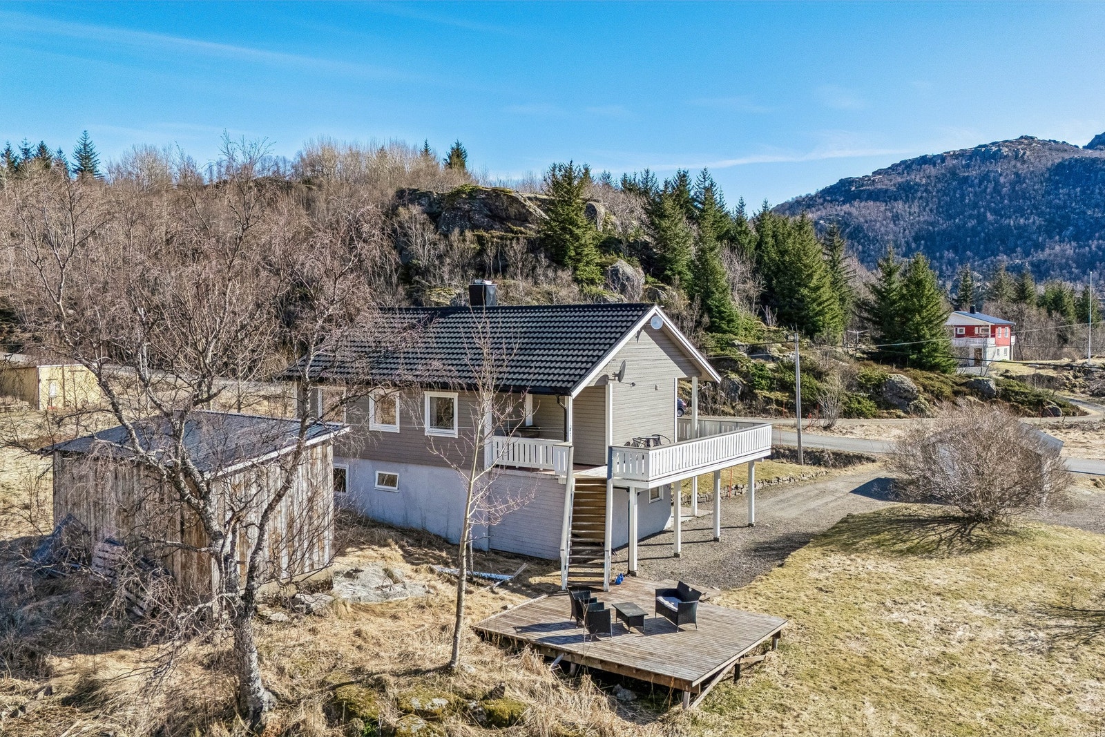 I Digermulen finnes det dagligvarebutikk, småbåthavn og kafé/restaurant i sommersesongen. Galleribilde