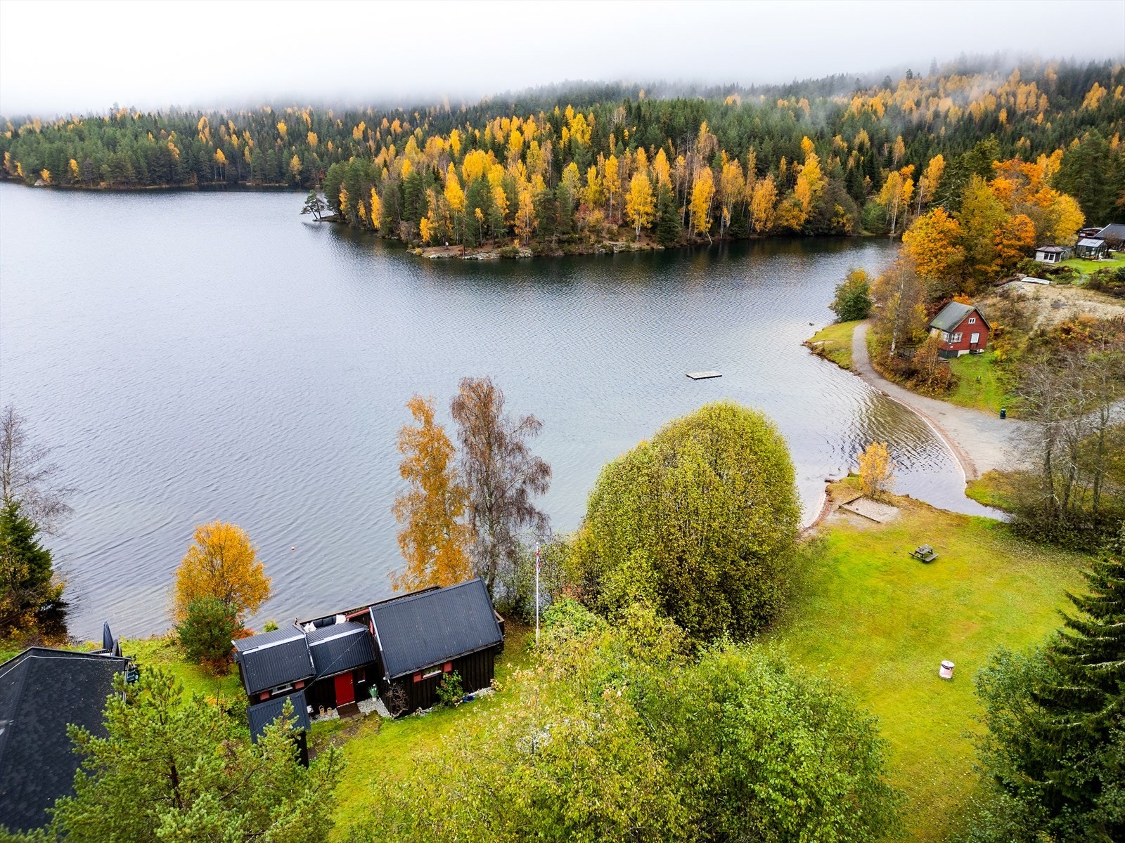 I Mjøndalen finner du alle daglige servicetilbud og togstasjon. Galleribilde