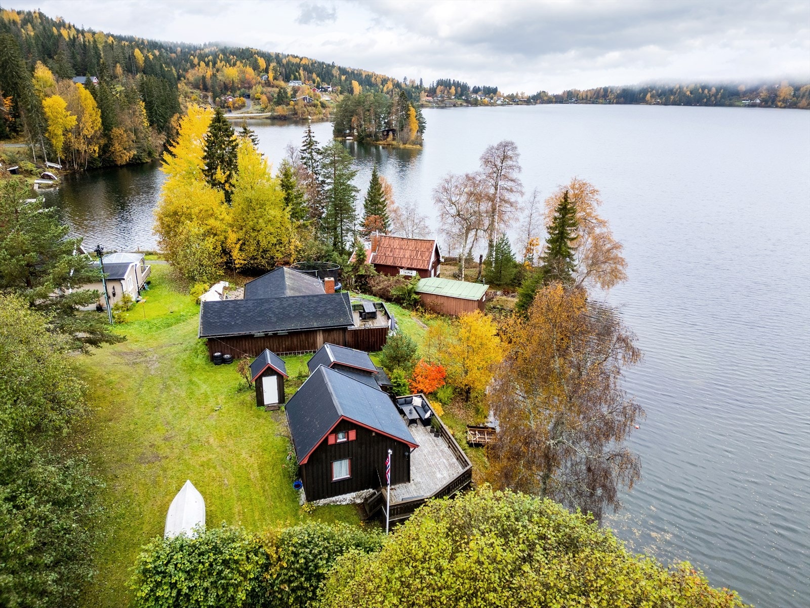 Området er naturskjønt og rolig, omkranset med flotte turområder både sommer og vinter. Galleribilde