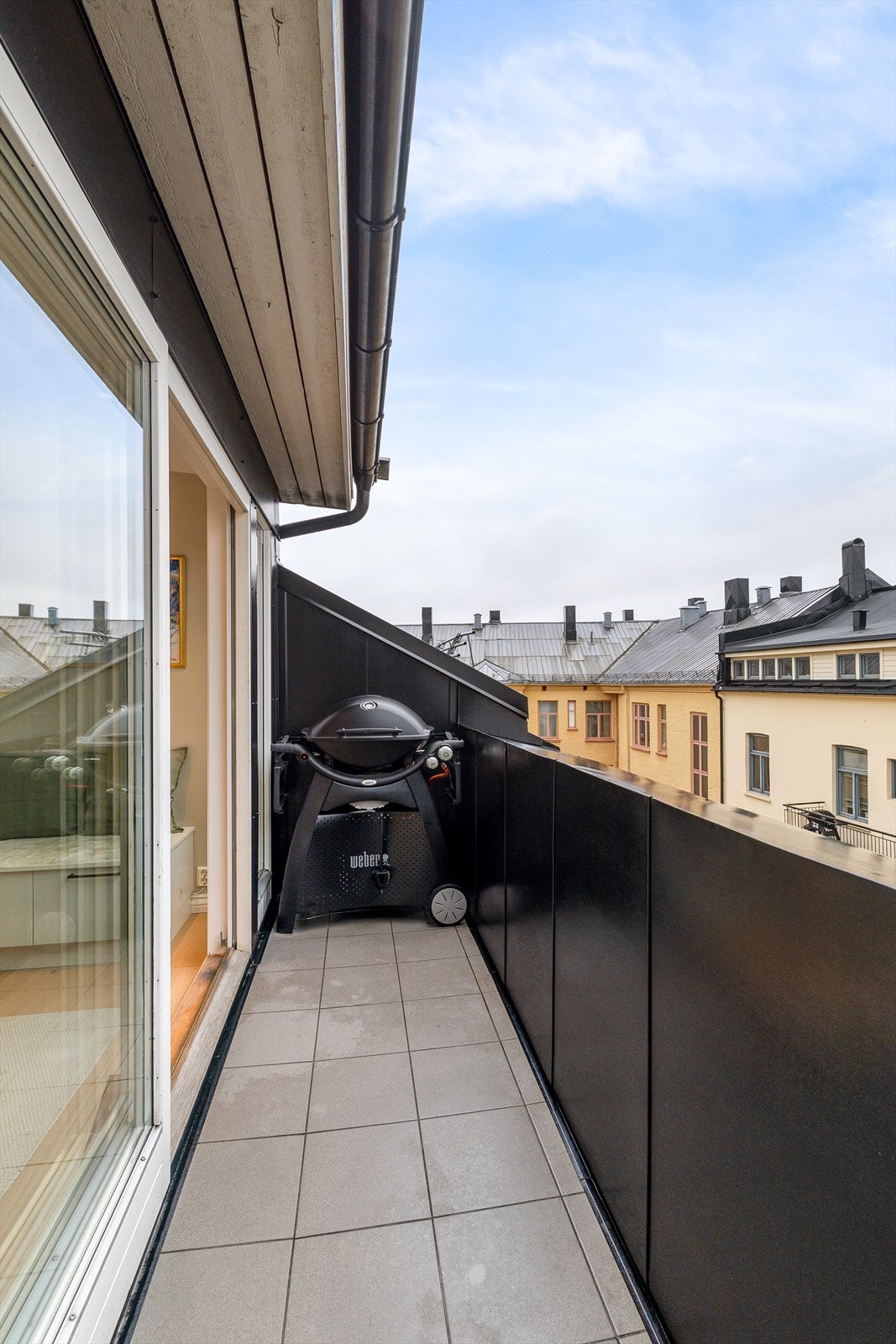 Terrassen vender mot en rolig bakgård og gir et fint sted for avslapning i fredelige omgivelser. Galleribilde