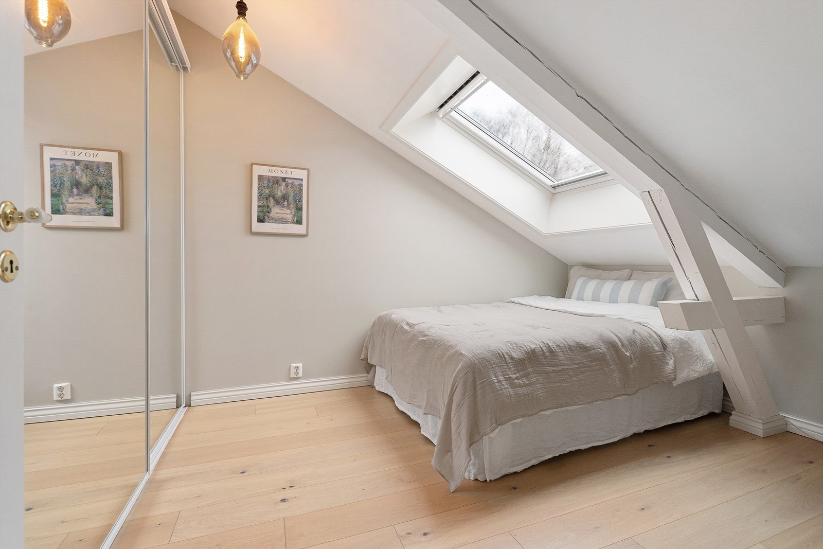 Soverom 2 har også god plass til dobbeltseng. Galleribilde
