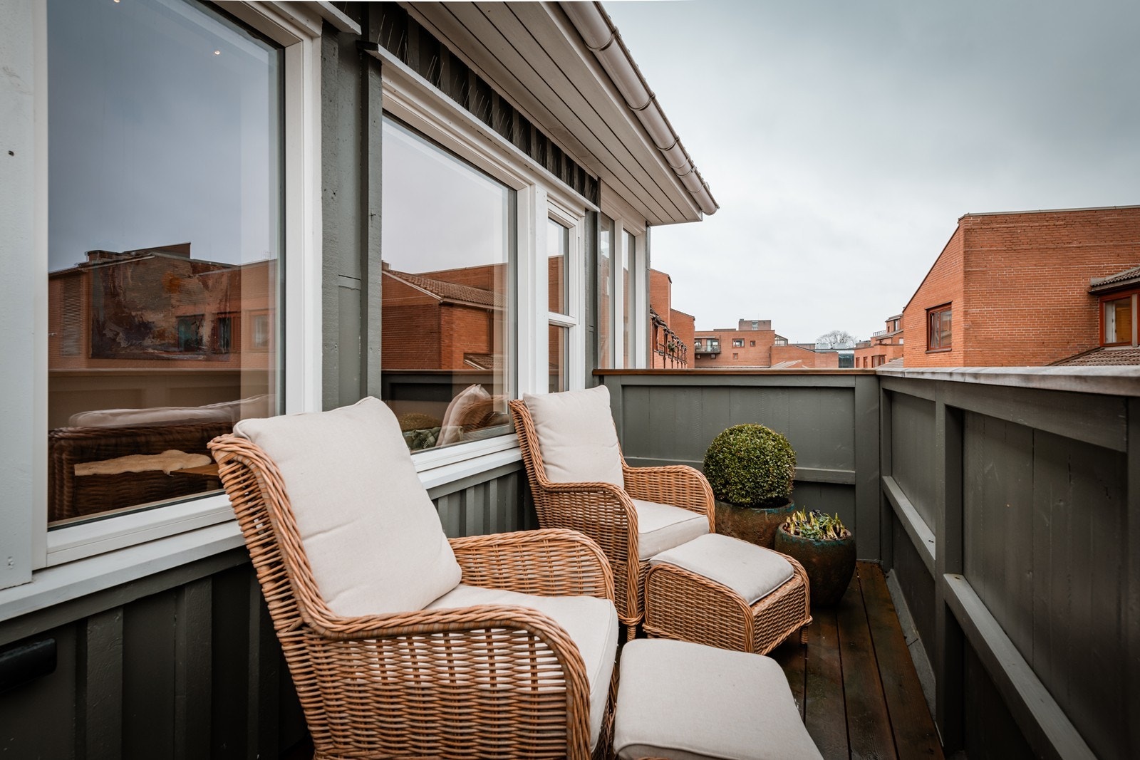 Verandaen har en vestvendt beliggenhet, det gir deg godt med sol sommerstid Galleribilde