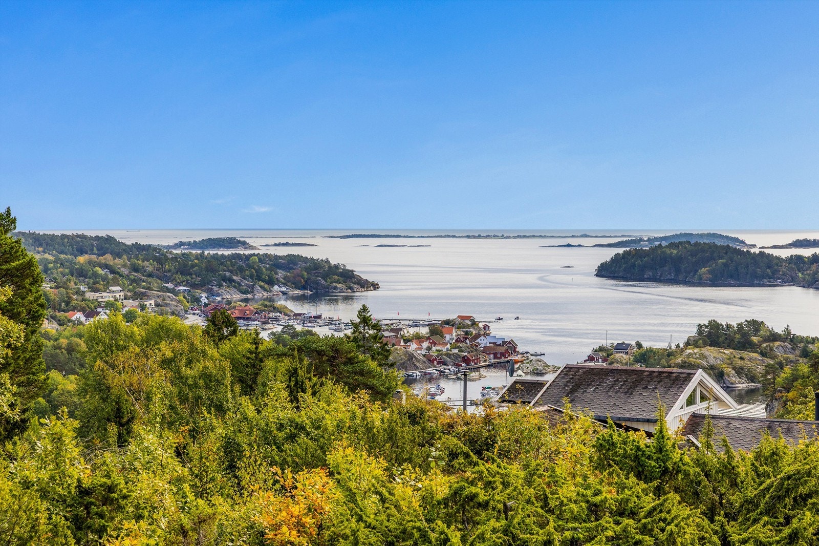 Eiendommen har en attraktiv beliggenhet ved det idylliske sommerstedet Valle i Bamble kommune. Galleribilde