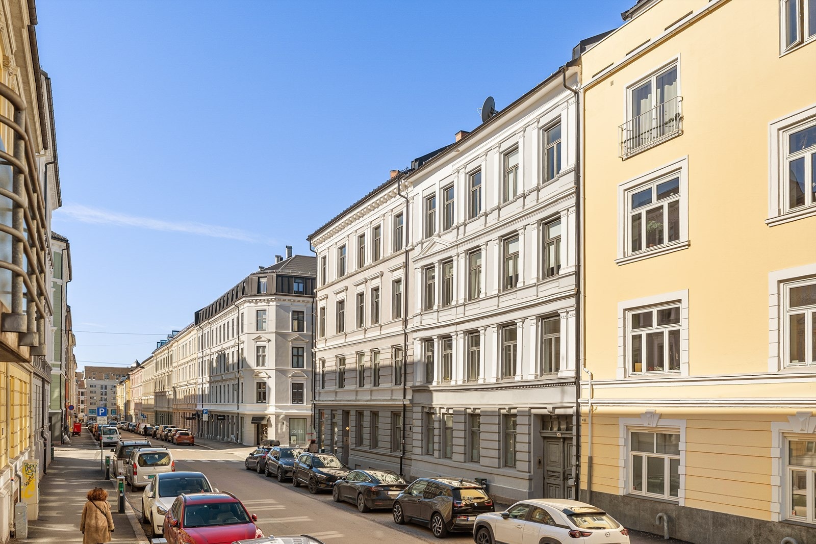 Fasade - Beboerparkering rett utenfor døren. Galleribilde