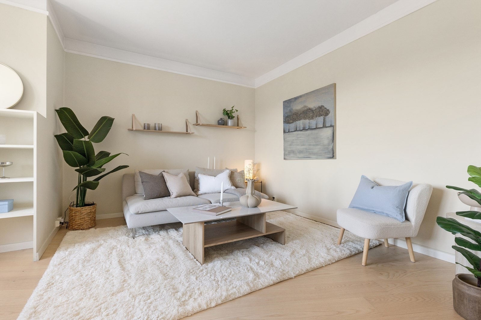Her er det god plass til sofagruppe og øvrig møblement. Galleribilde