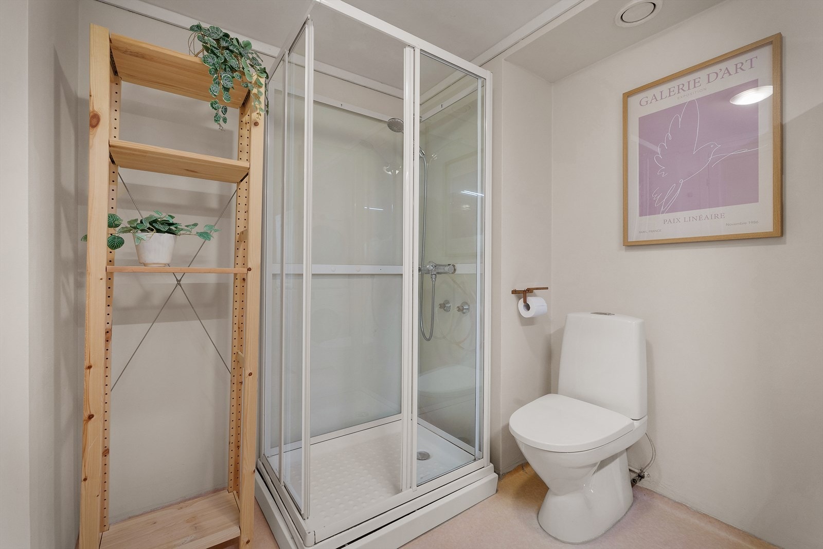 - Badet har oppgradert baderomsinnredning fra 2020 - Galleribilde