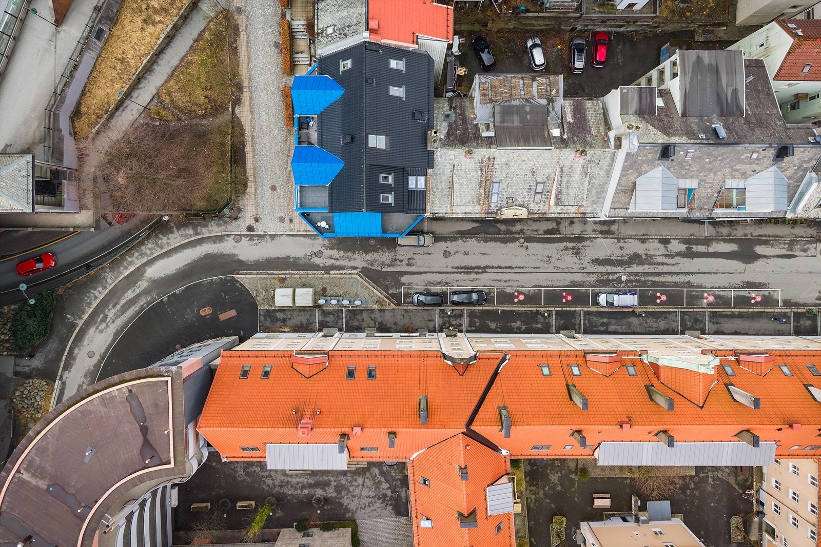 - Soneparkering langs offentlig vei i nærområdet - Galleribilde