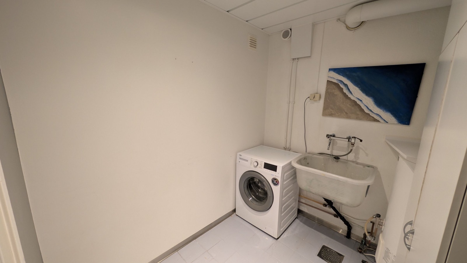 Eget vaskerom – en uvurderlig praktisk sone som forenkler hverdagslogistikken for hele familien. Galleribilde