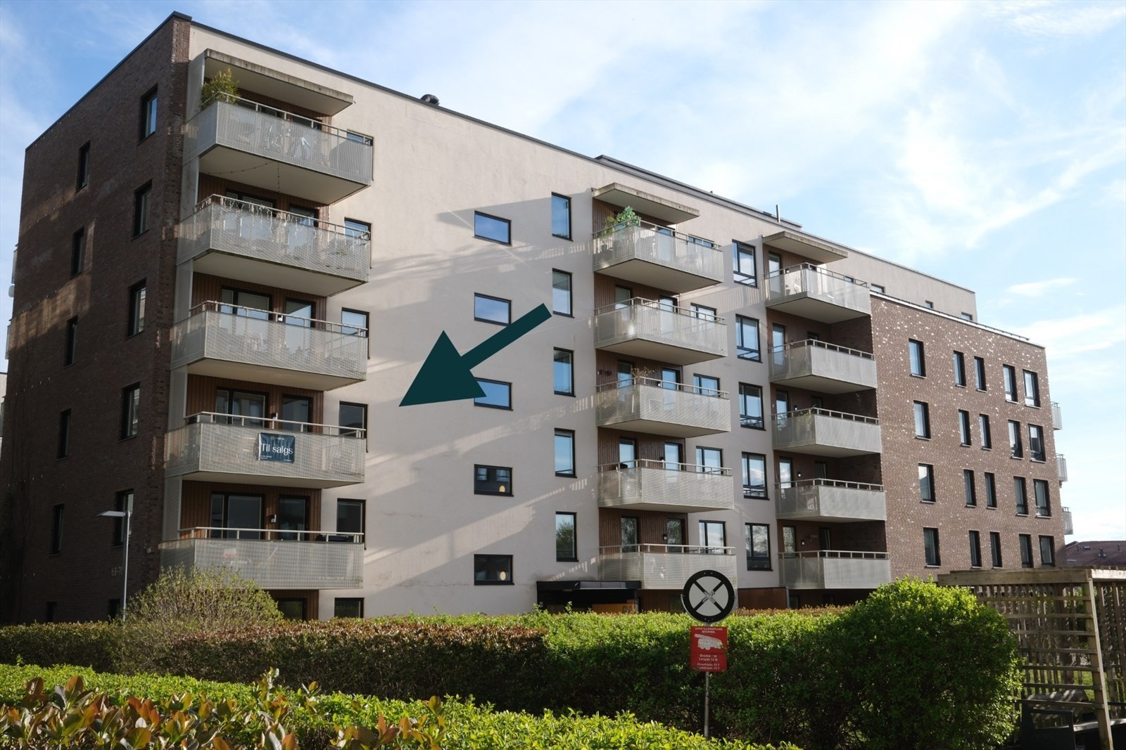 Nordvestvendt balkong med ettermiddagssol helt til solnedgang. Galleribilde