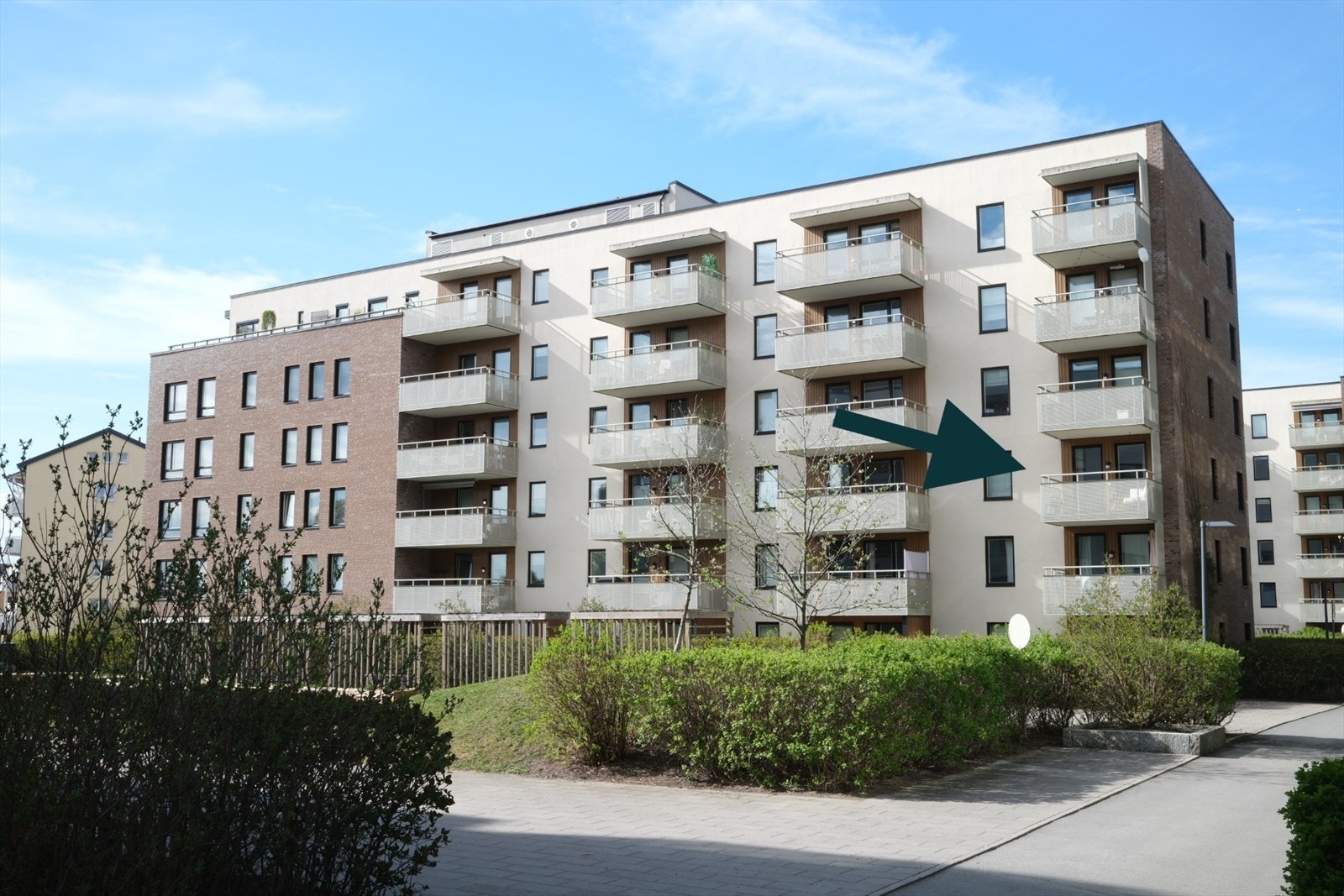 De interne veiene er bilfrie, så du slipper å tenke på gjennomgangstrafikk utenfor leiligheten. Galleribilde
