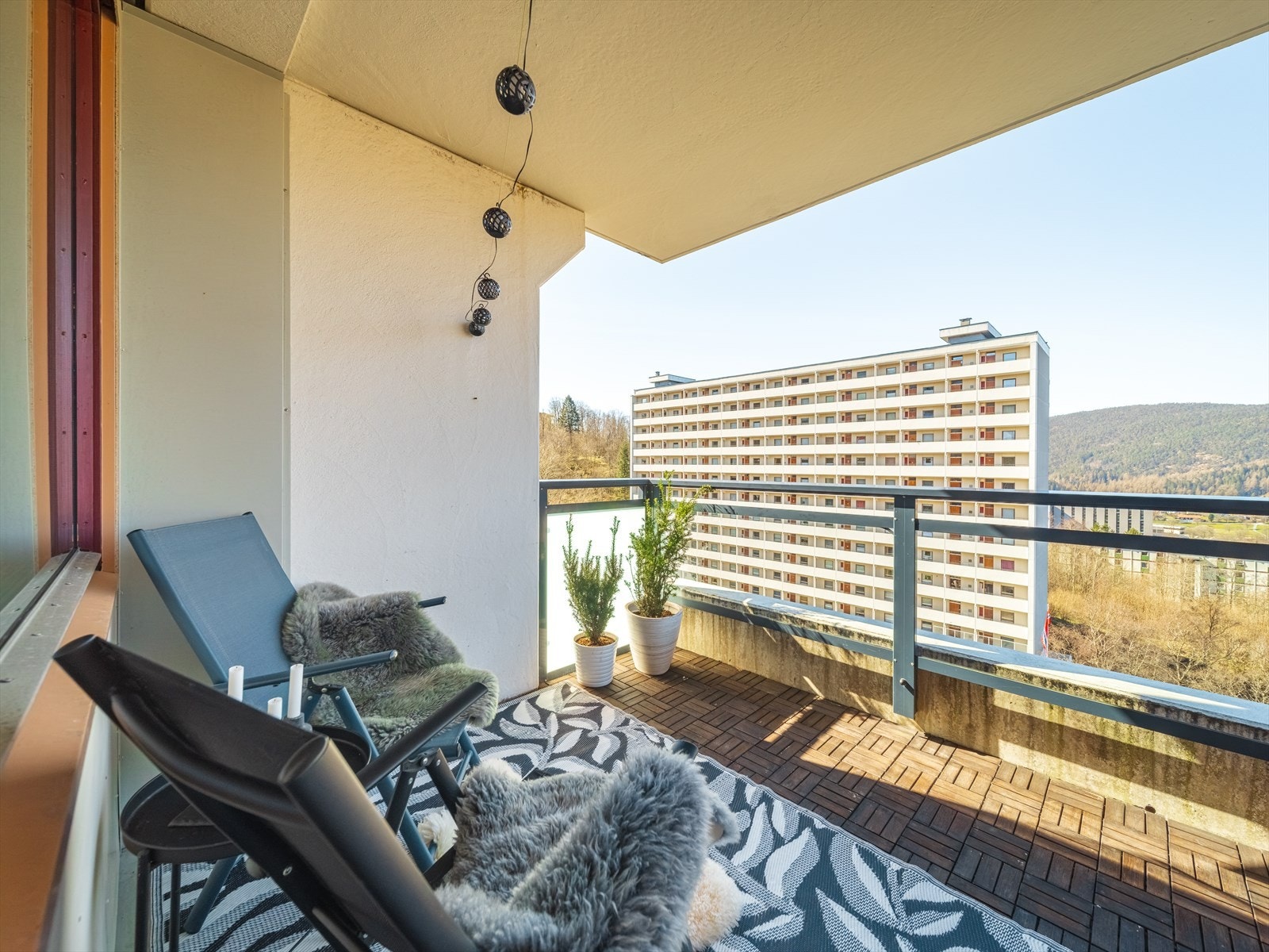 Fra stuen er det utgang til en koselig, altan på hele 18 m². Galleribilde