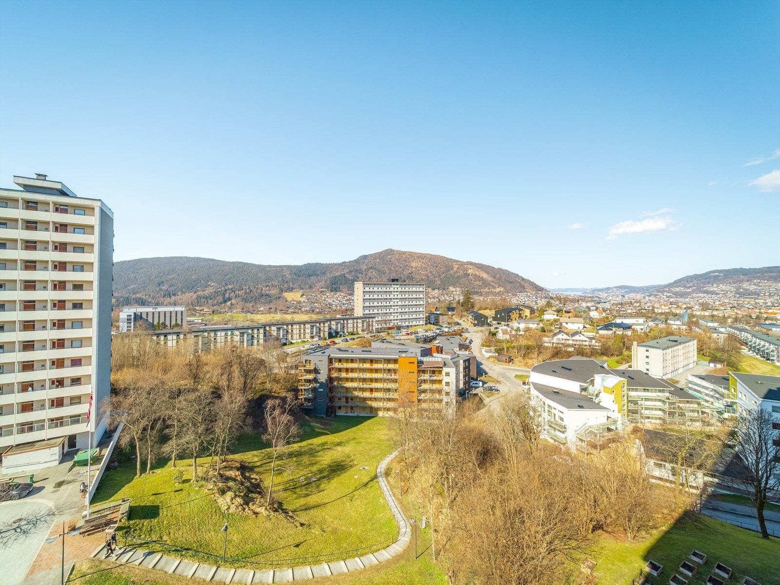 Herlig utsikt over Bergensdalen fra egen altan! Galleribilde
