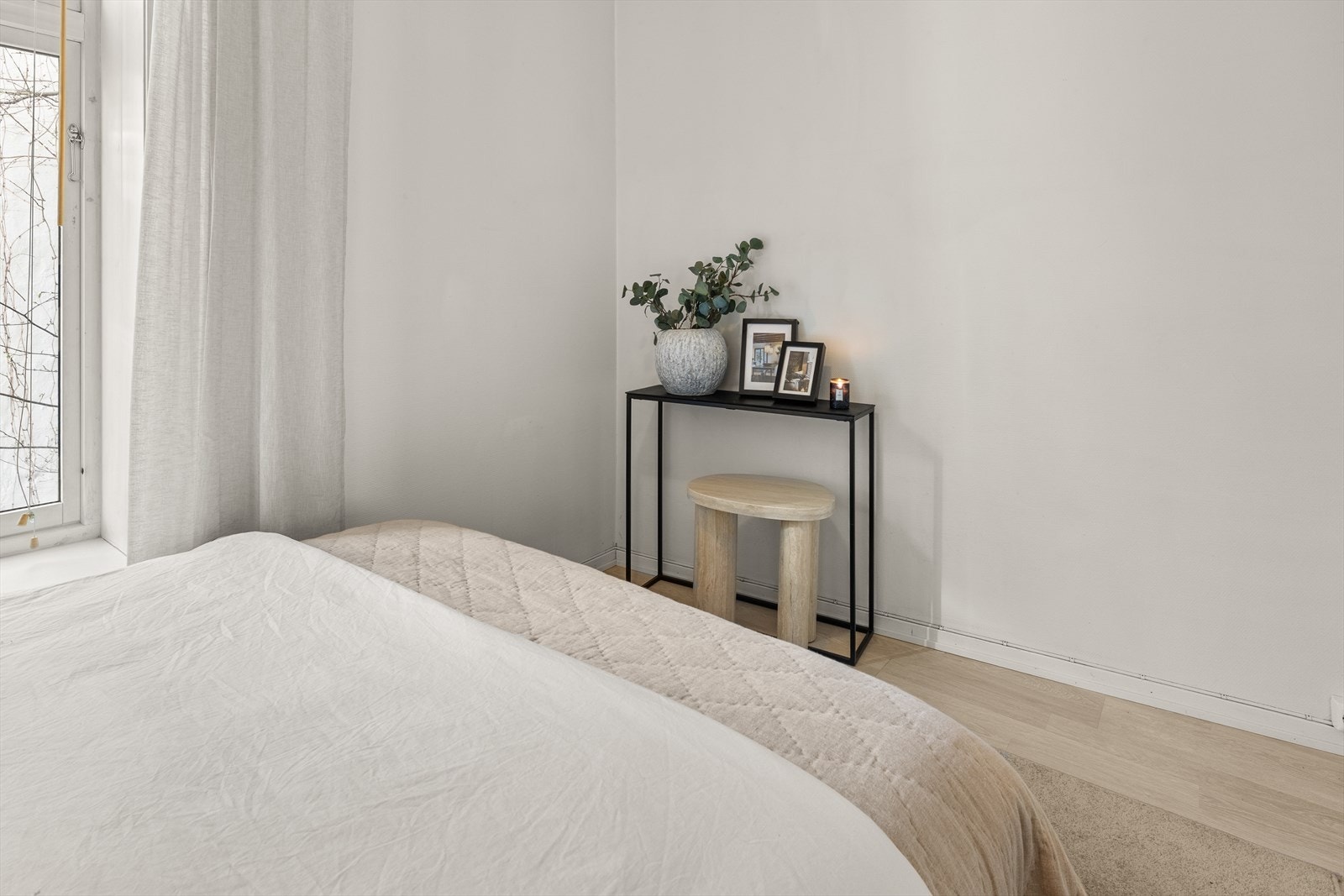 Soverommet oppleves som lyst og innbydende med fine muligheter for personlig tilpasning. Galleribilde
