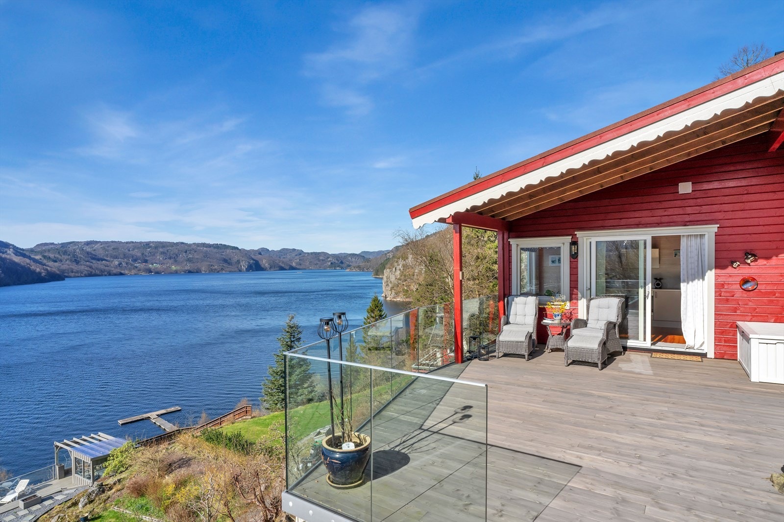 Utsikten er spektakulær, og man har glimrende solforhold fra formiddag til sent på kvelden Galleribilde