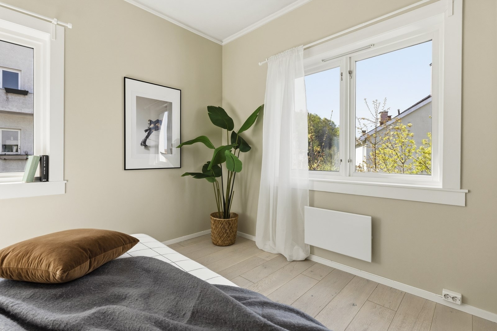 Soverom med panelovn som medfølger. Galleribilde