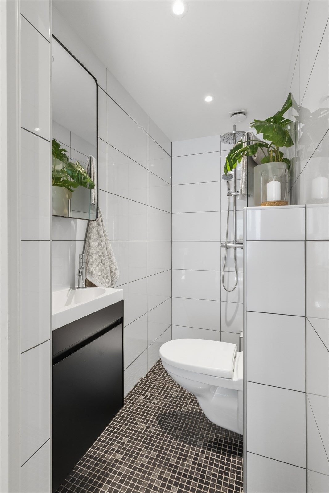 Badet er i pusset opp i 2019. Speil og underskap er nytt i 2026. Galleribilde