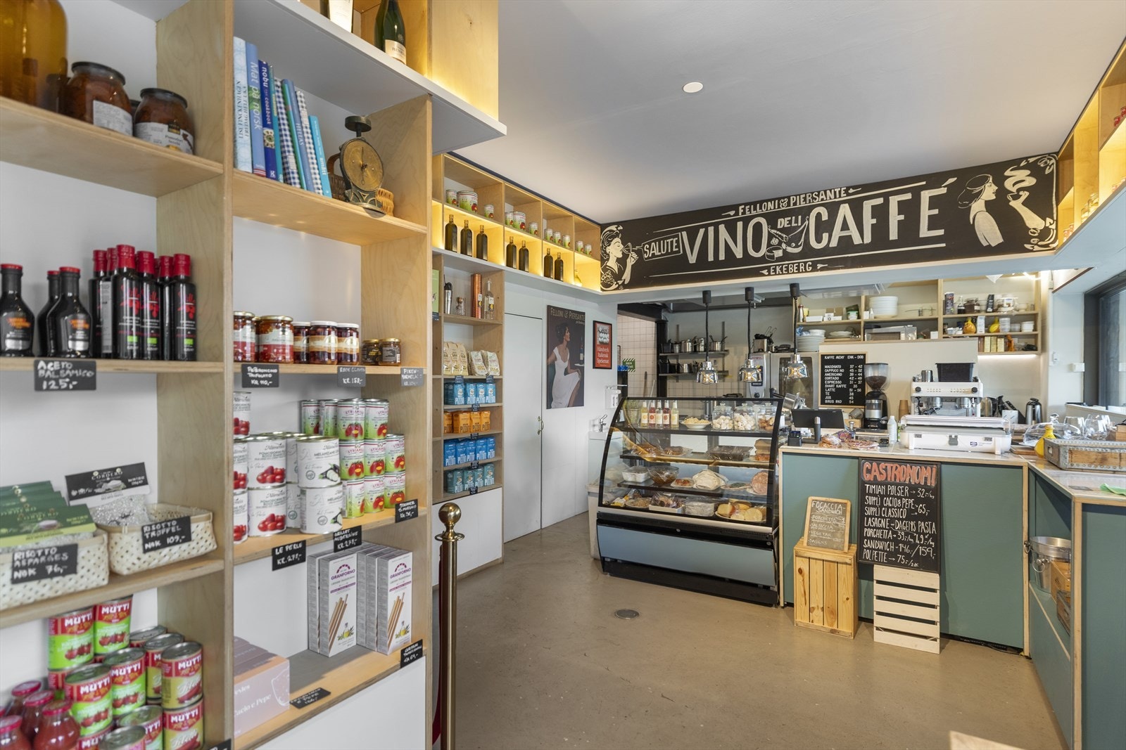 Kafeen innvendig. Galleribilde