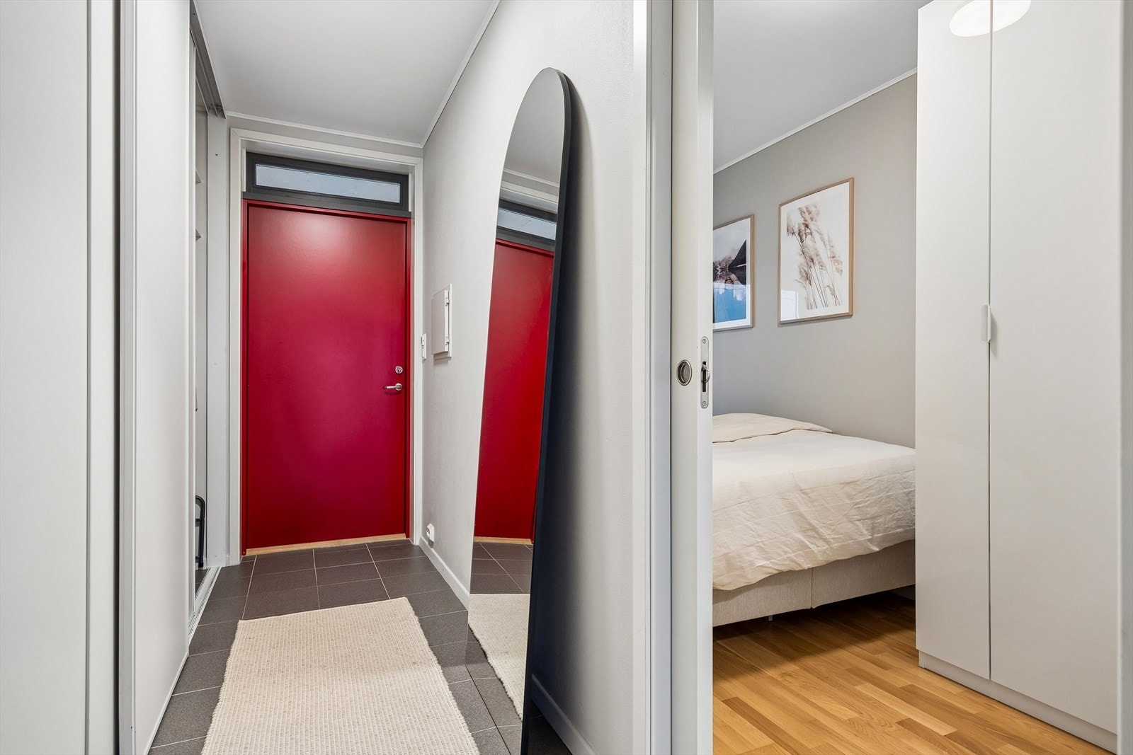 Entré på 6 m² med gulvvarme for ekstra komfort. Galleribilde