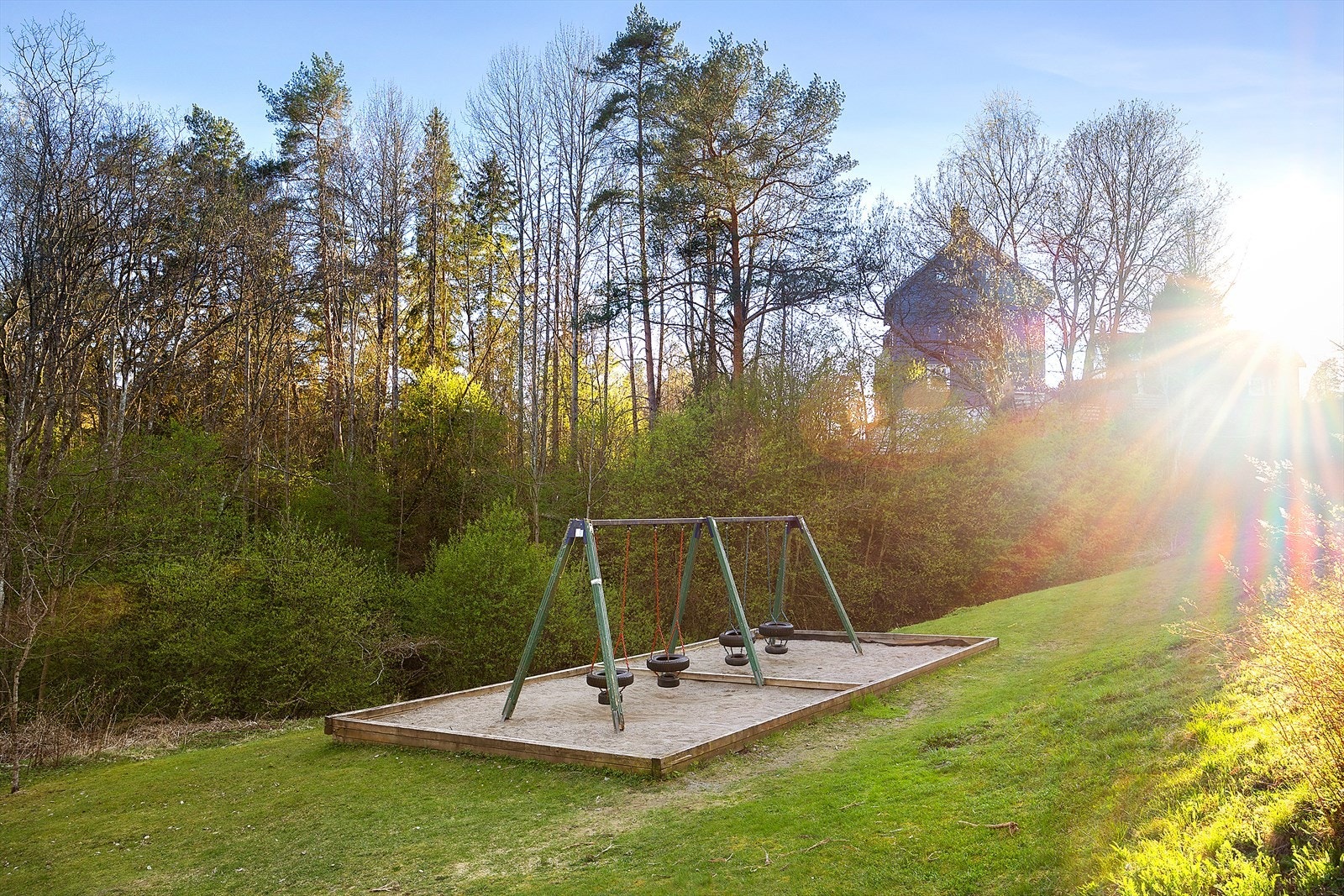 Dette er et svært attraktivt og familievennlig område med en perfekt kombinasjon av natur, gode oppvekstvilkår og enkel tilgang til byens fasiliteter. Galleribilde