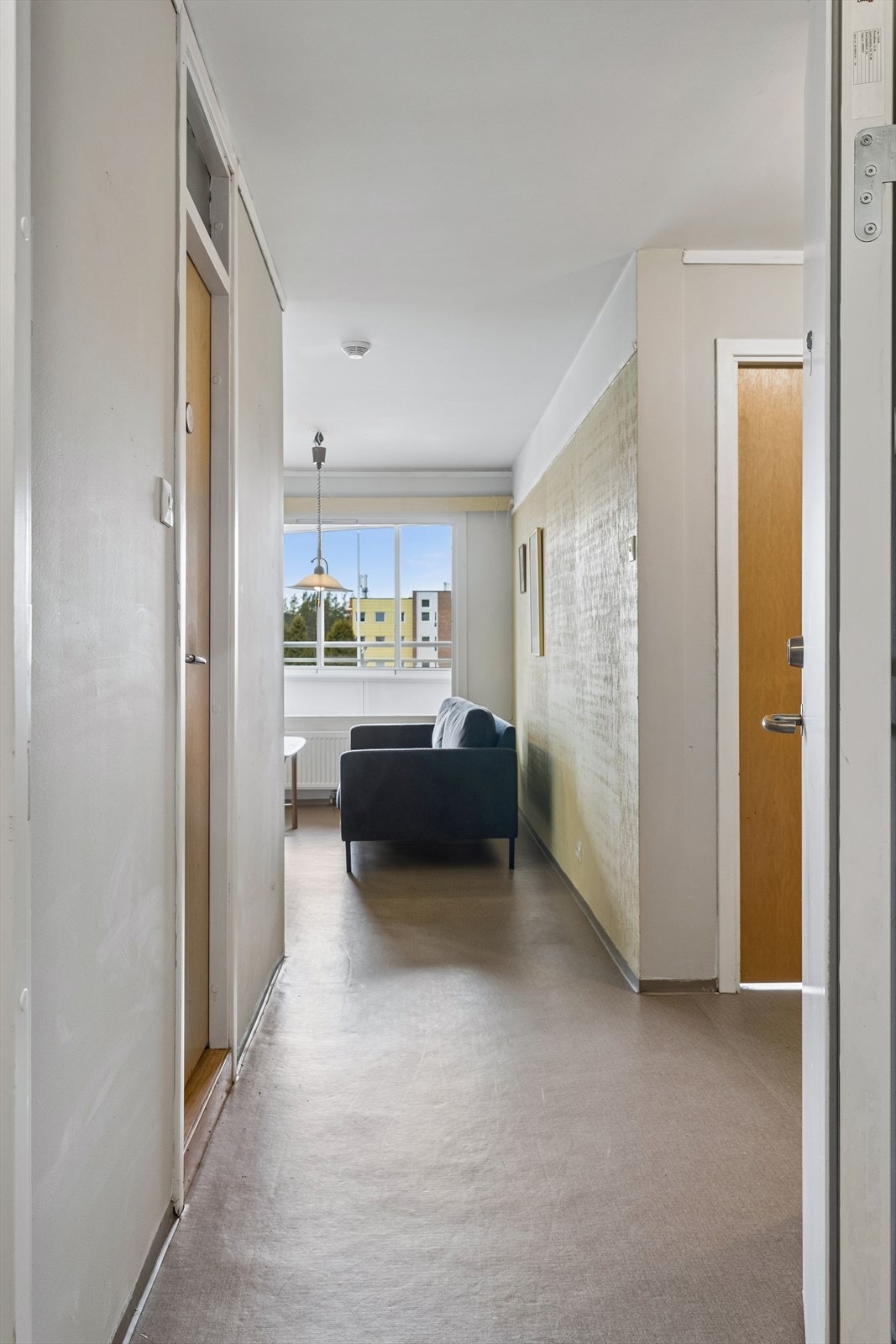 Fra entré/gang er det åpent inn til stuen, noe som gir en luftig romfølelse. Galleribilde
