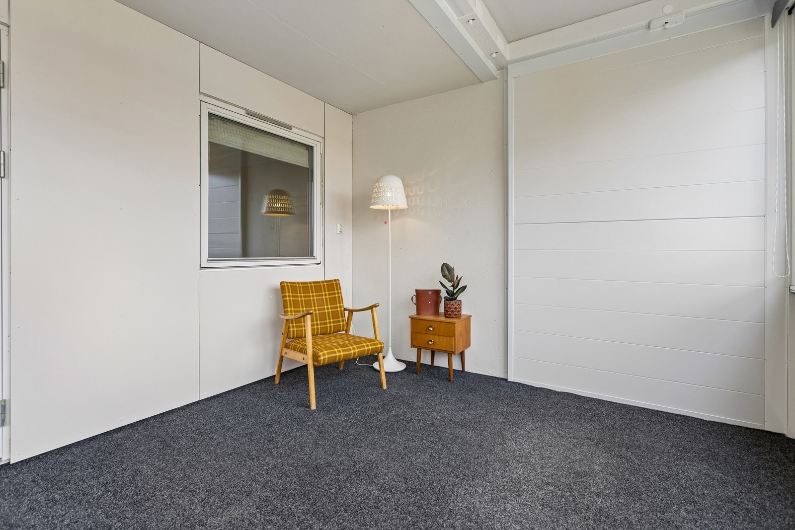 Balkongen ble utvidet i 2011, og har god plass til å innrede med en hyggelig sittegruppe. Galleribilde