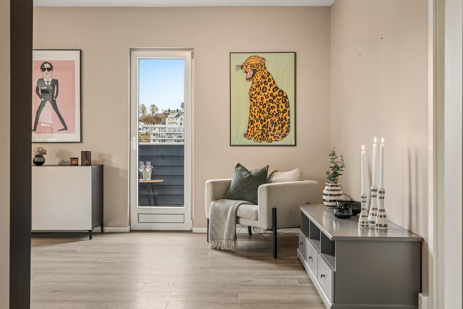 Utgang til altan fra stue. Galleribilde