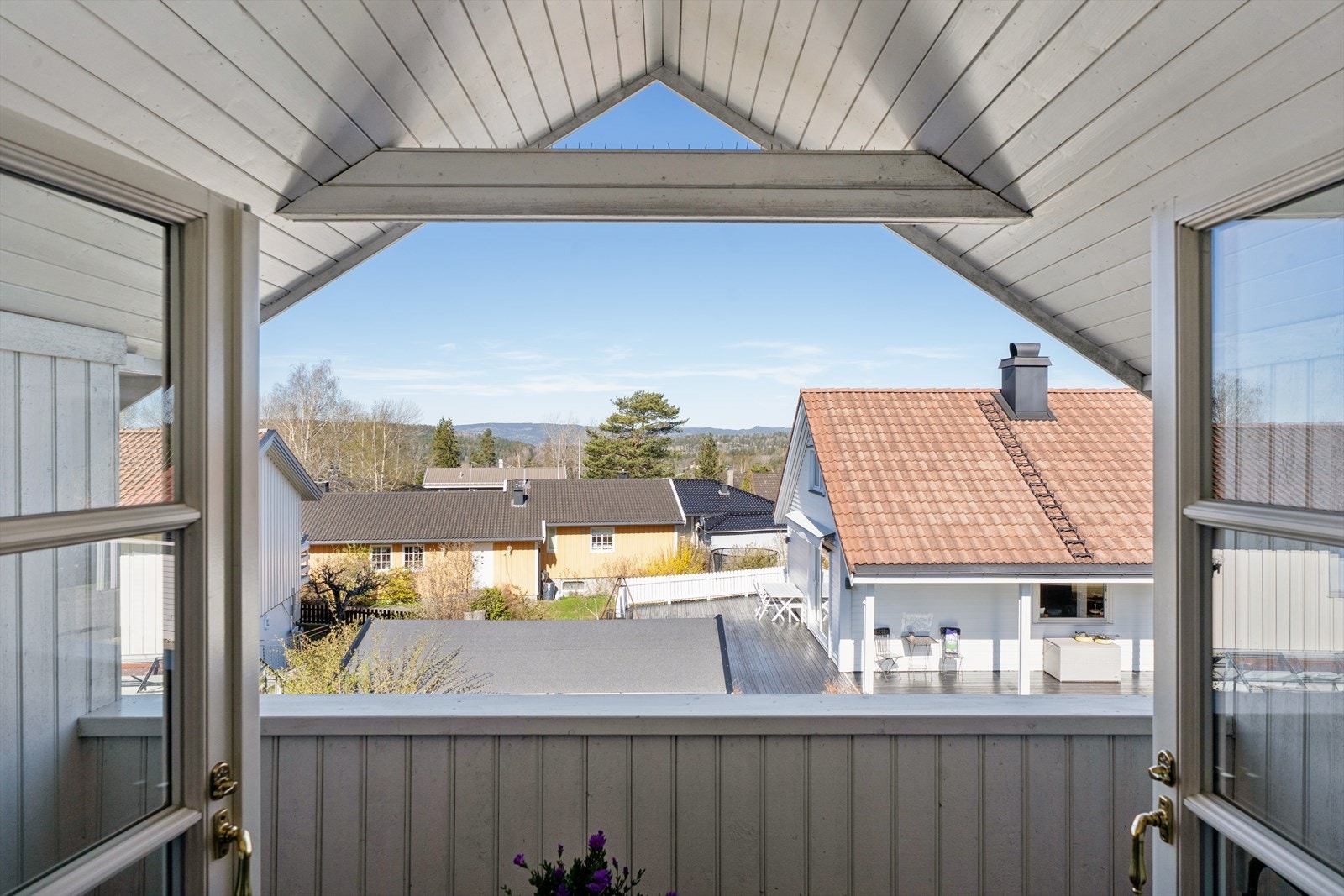 Fra balkongen er det fin utsikt over nærområdet. Galleribilde