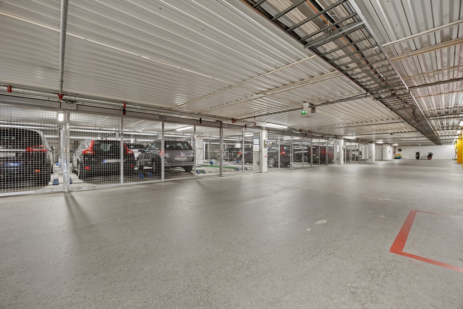 Det medfølger rett til 1 parkeringsplass i felles garasjeanlegg og bod med ekstra lagringsplass. Galleribilde