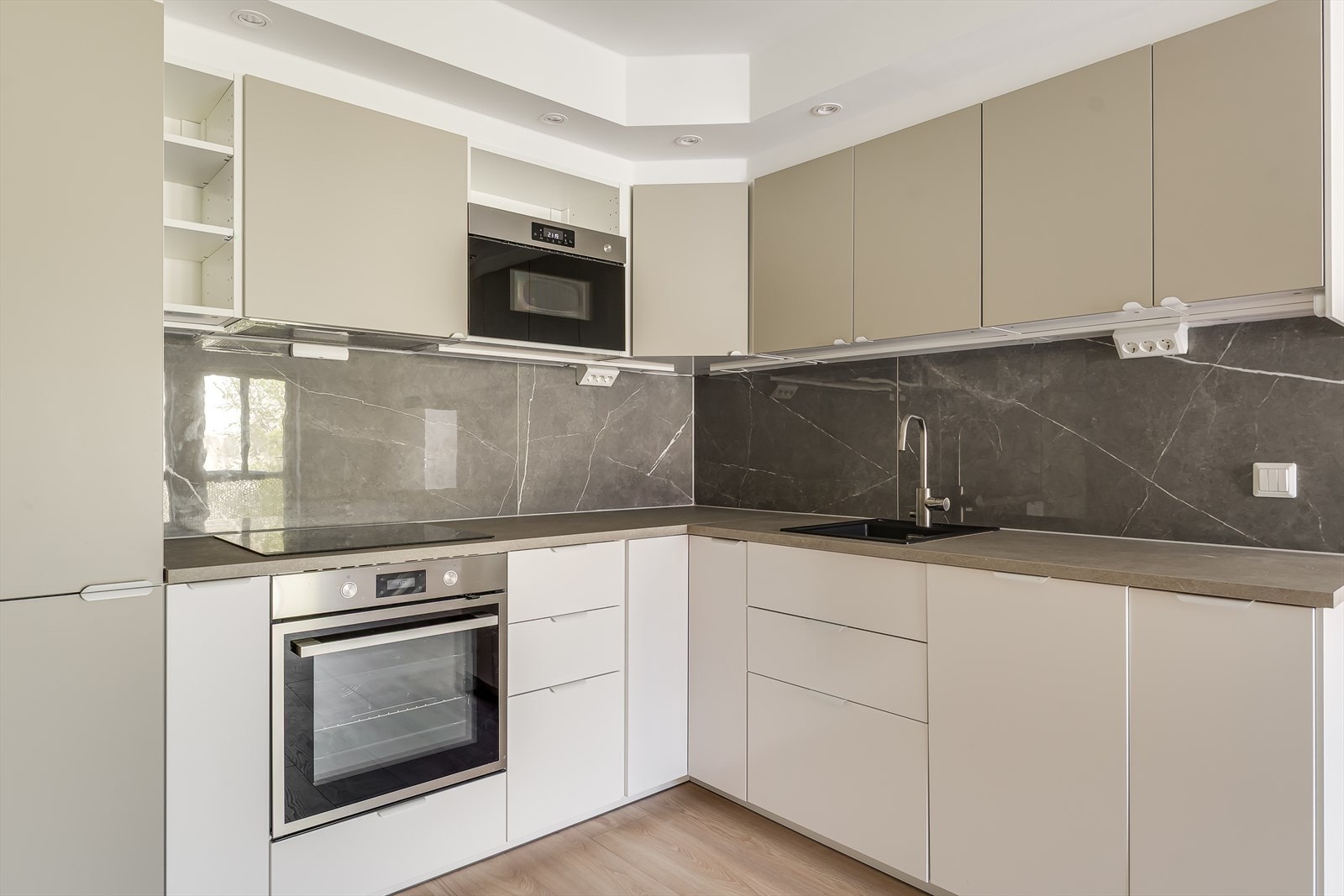 Kjøkken fra IKEA med backsplash Galleribilde