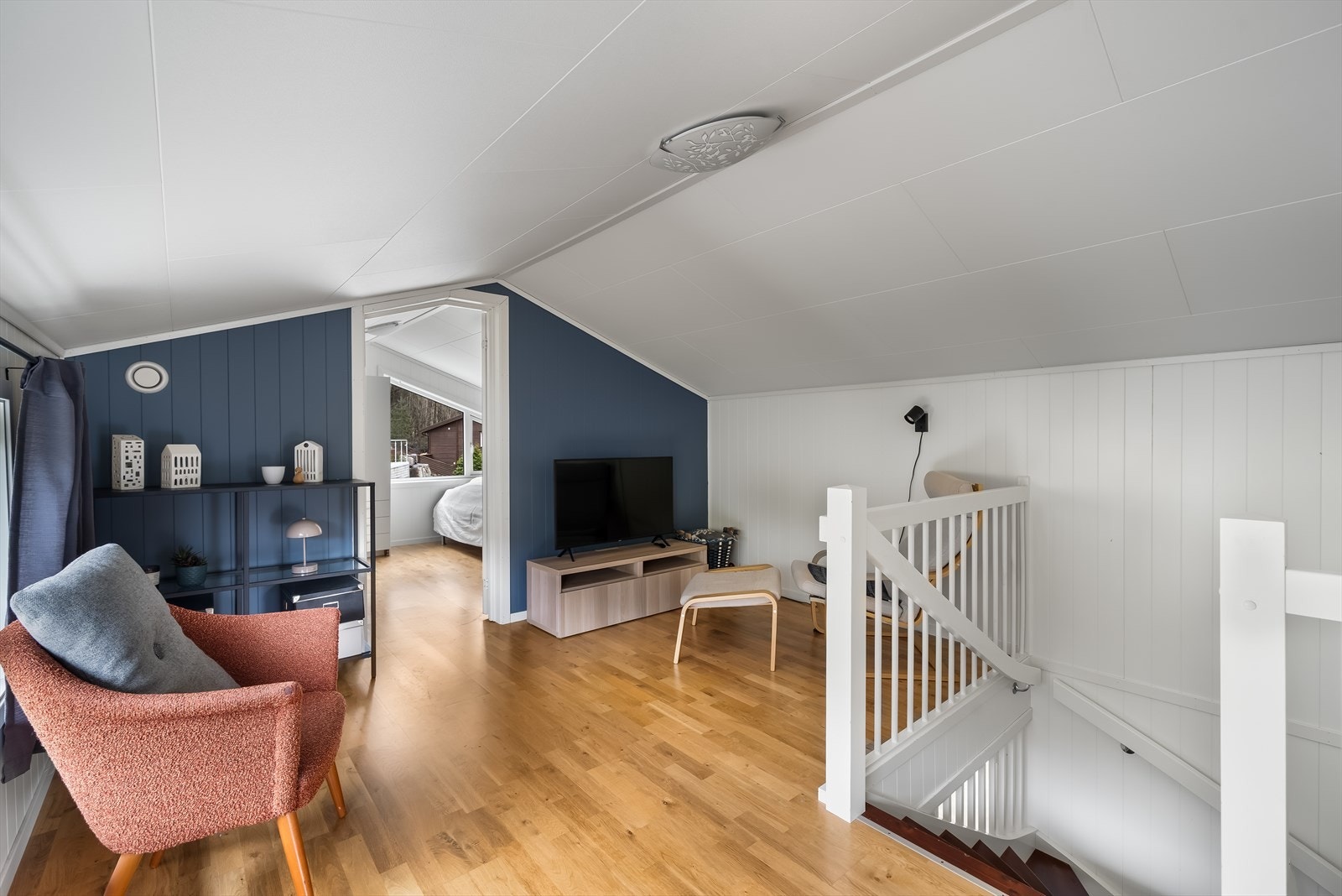 Åpen loftstue. Galleribilde