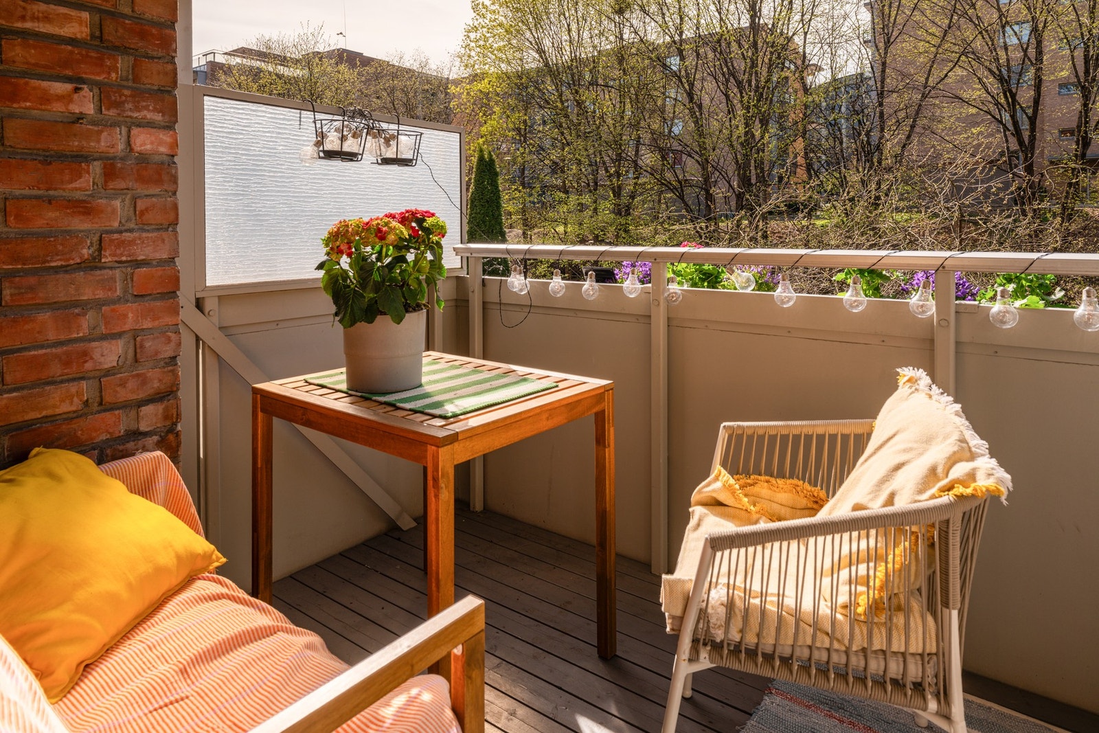 Fra stuen har du utgang til en solrik vestvendt balkong på 5m². Galleribilde