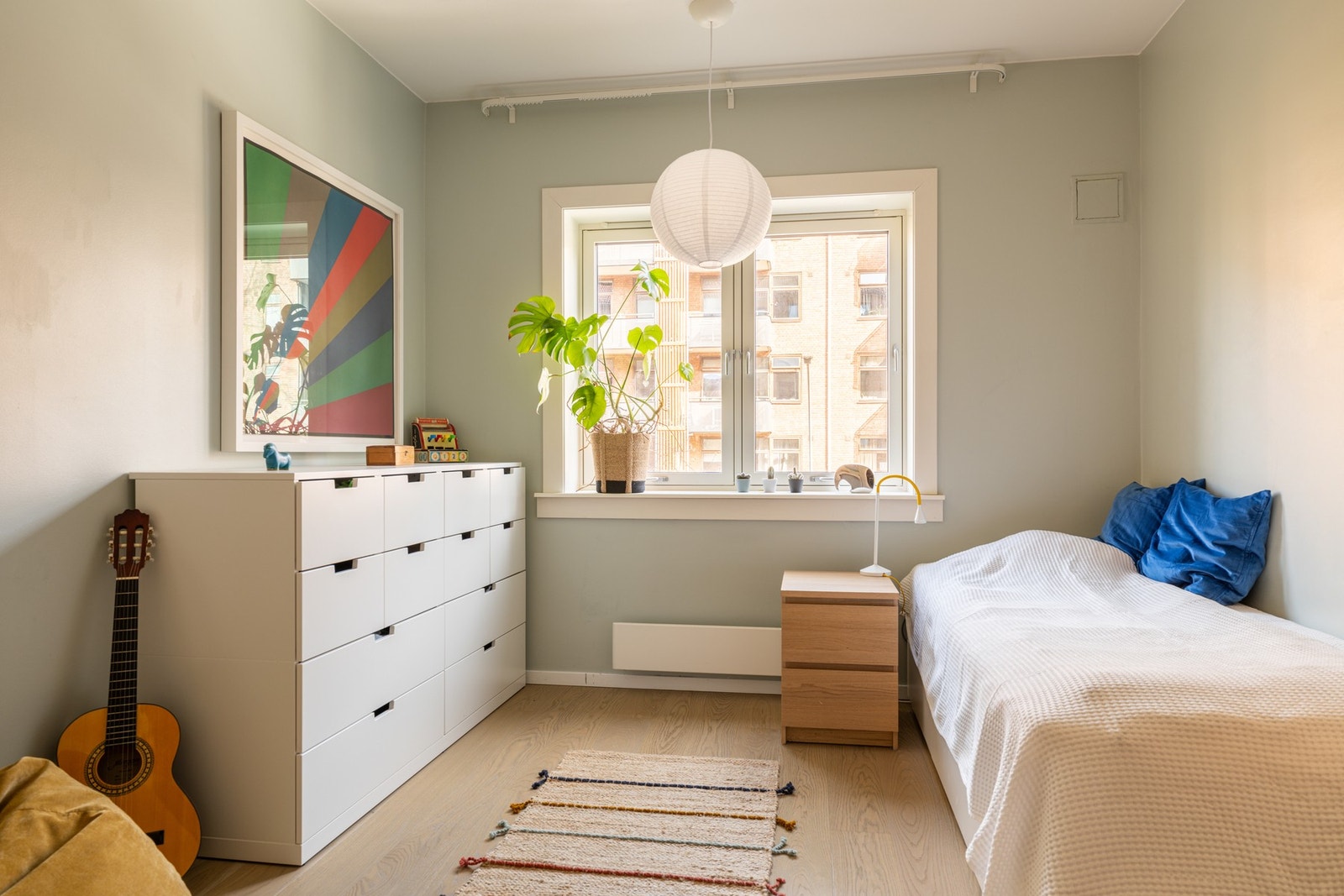 Soverom 2 er et lyst og fint rom som passer perfekt som barnerom, gjesterom eller kontor. Galleribilde