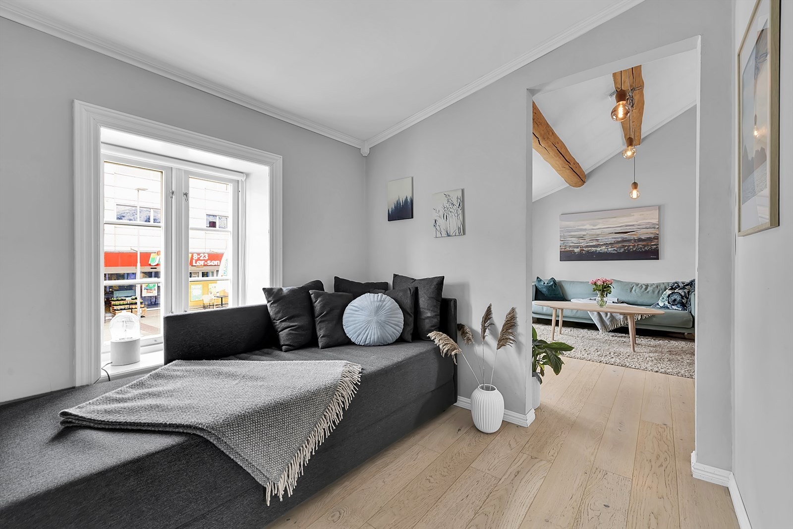 I forlengelsen av stuen får du et rom med fleksible bruksmuligheter. Galleribilde