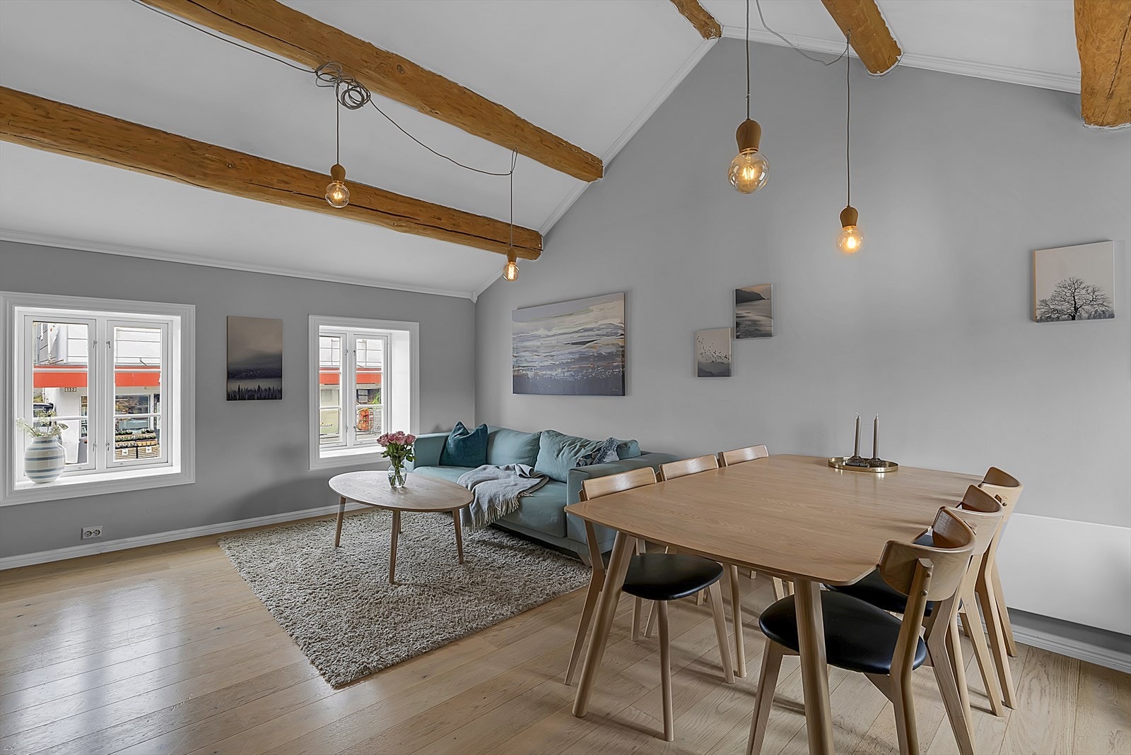 En lys og innbydende 3-roms i nordre del av Tromsø Sentrum, med god takhøyde, moderne standard, og gangavstand til alt! Galleribilde