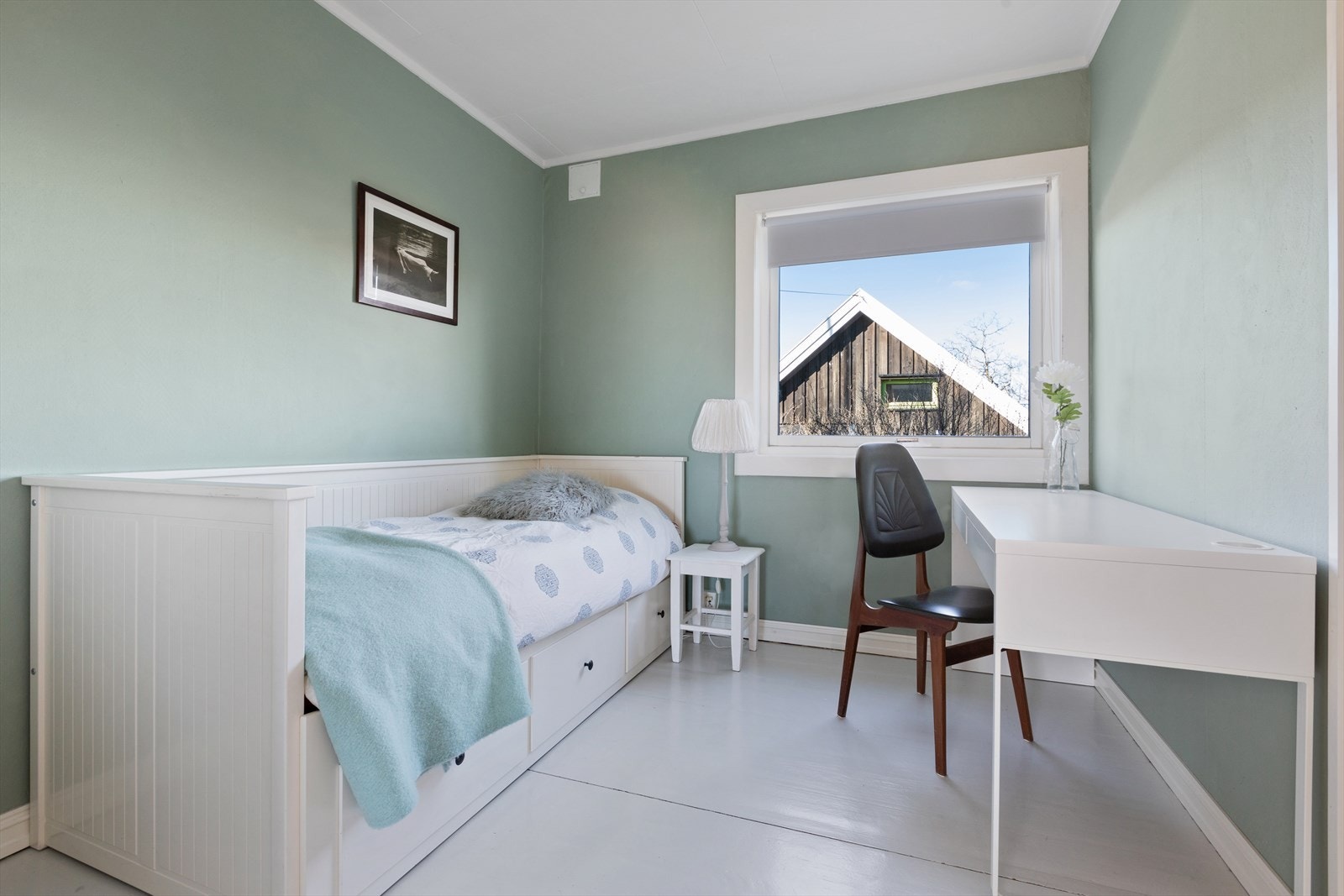 Soverommene har god plass til seng og arbeidsbenk eller annen møblering. Galleribilde