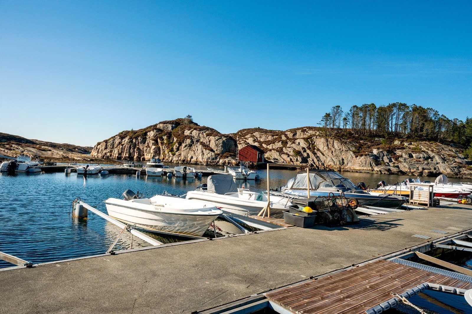 Det er en pent opparbeidet gangvei helt til båtplassen. Galleribilde