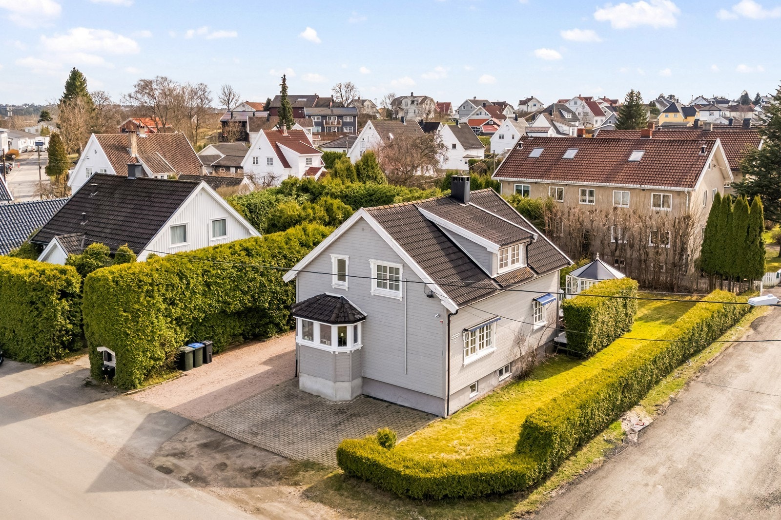 Pen eiendom med gode sol- og lysforhold Galleribilde