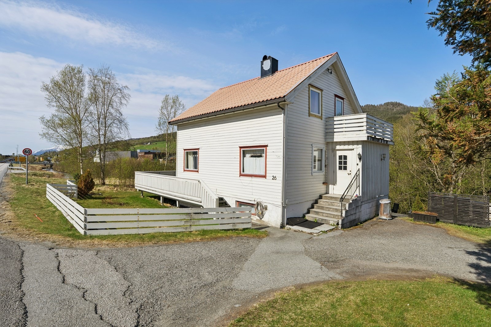 Velkommen til Stubøvegen 26! Enebolig fra 1952 på romslig tomt med flere gode kvaliteter. Galleribilde