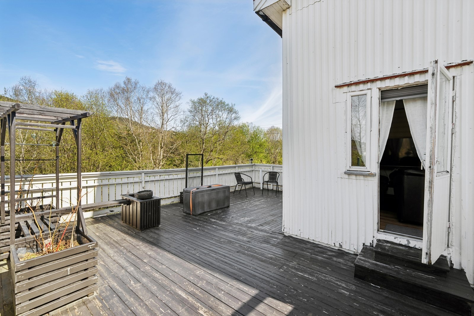 Her er det rikelig med plass for utemøbler, grill og beplantning. Galleribilde