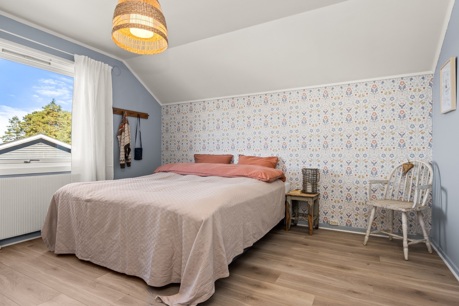 Det er to romslige soverom i 2. etasje. Galleribilde