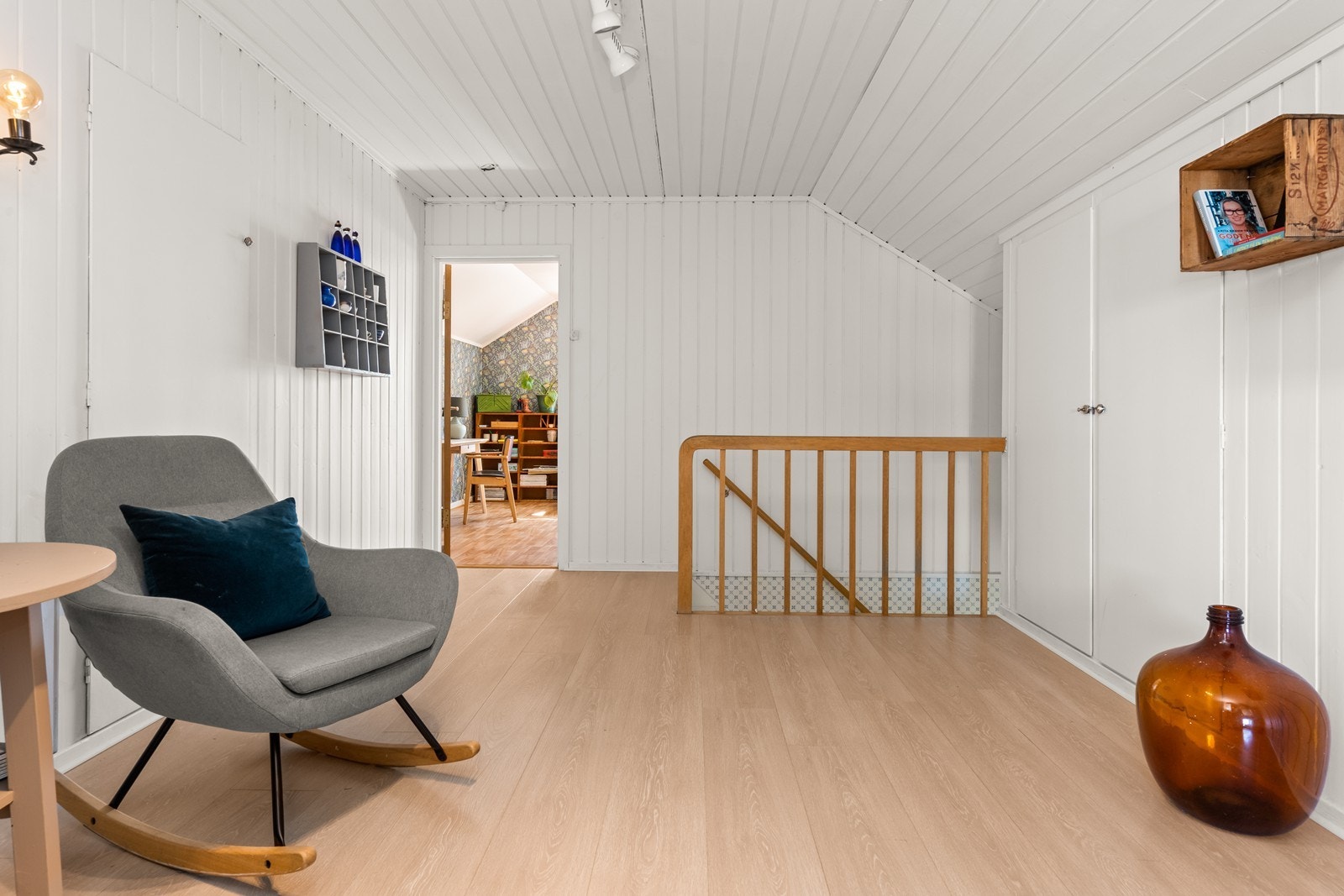 I 2. etasje kommer man opp til ei loftstue/oppholdsrom. Galleribilde