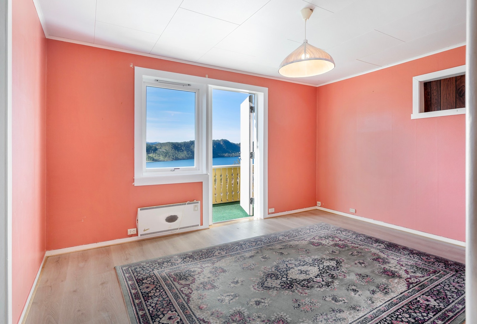 Soverom/stue på loft. Galleribilde